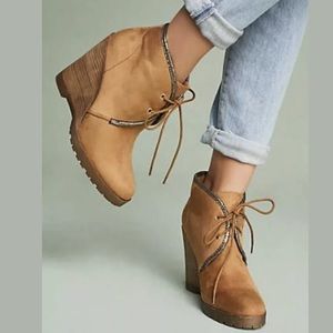 Anthropologie Vanessa Wu Wedge Booties Camel Sz 40